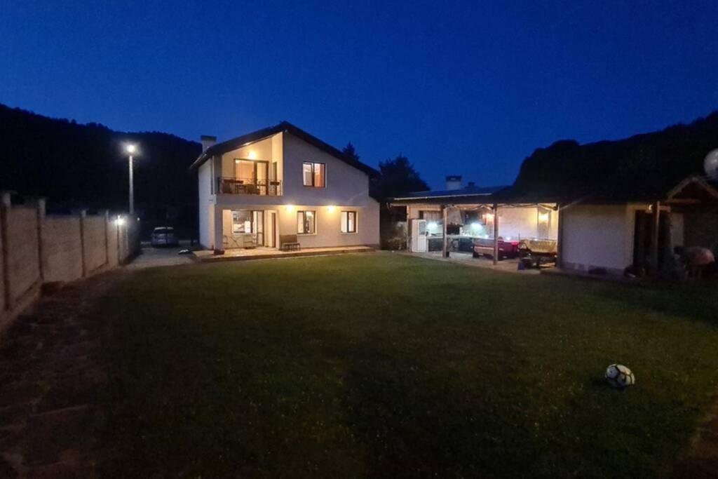 Vila Двете Къщи В Планината Beli Osŭm Exteriér fotografie