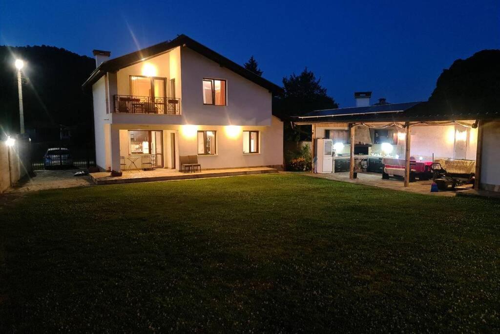 Vila Двете Къщи В Планината Beli Osŭm Exteriér fotografie