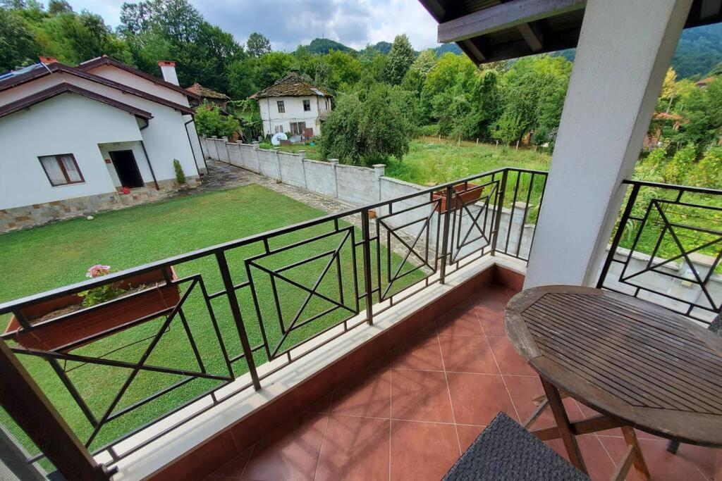 Vila Двете Къщи В Планината Beli Osŭm Exteriér fotografie